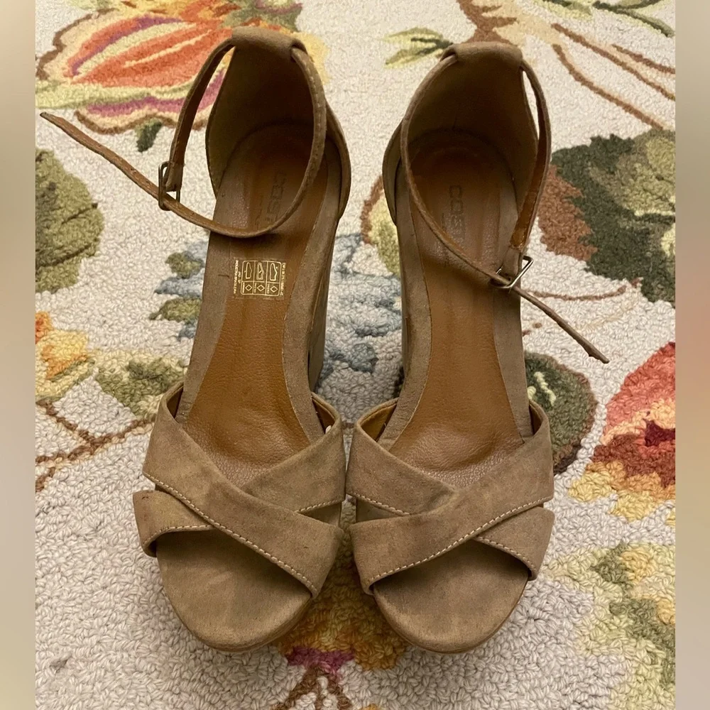 Women’s size 36 (US 6) vegan suede platform sandal Costes brand